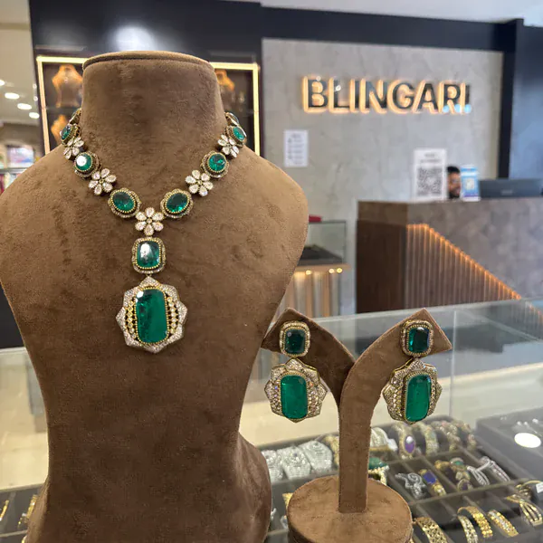 Emerald I Flower - - Necklaces & Pendants - BLINGARI - Media 2