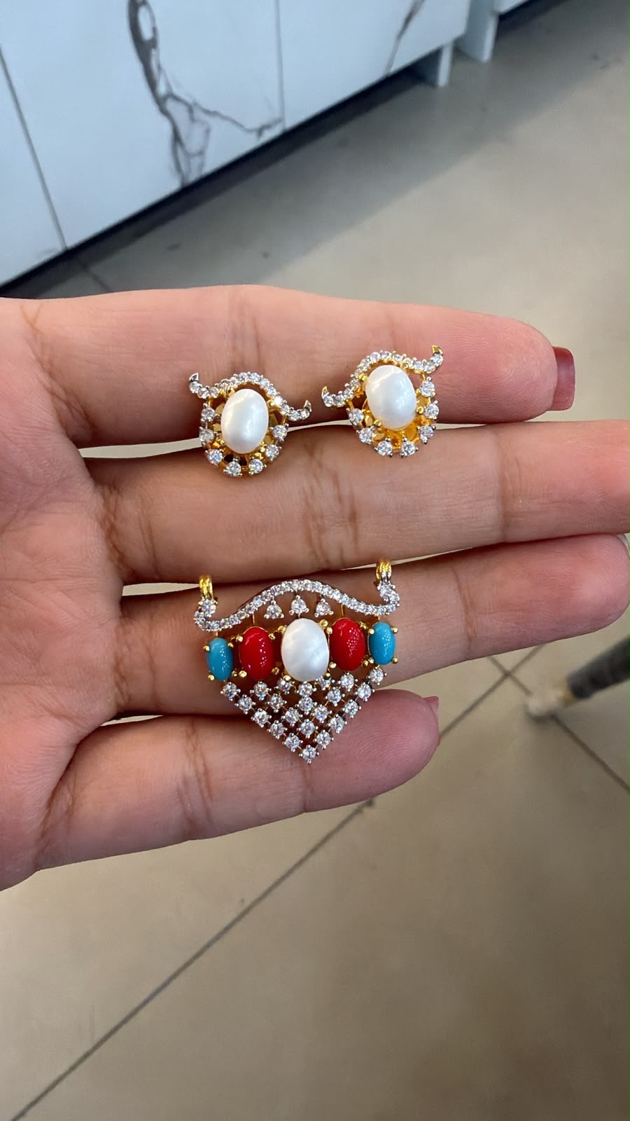 PENDANT SET - Pendants from BLINGARI luxury Indian fashion collection
