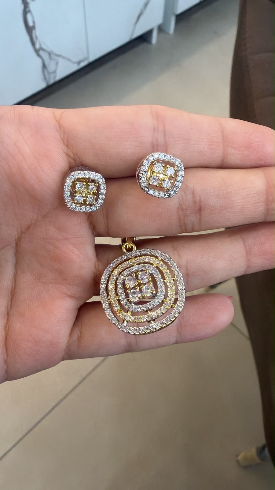 PENDANT SET - Pendants from BLINGARI luxury Indian fashion collection