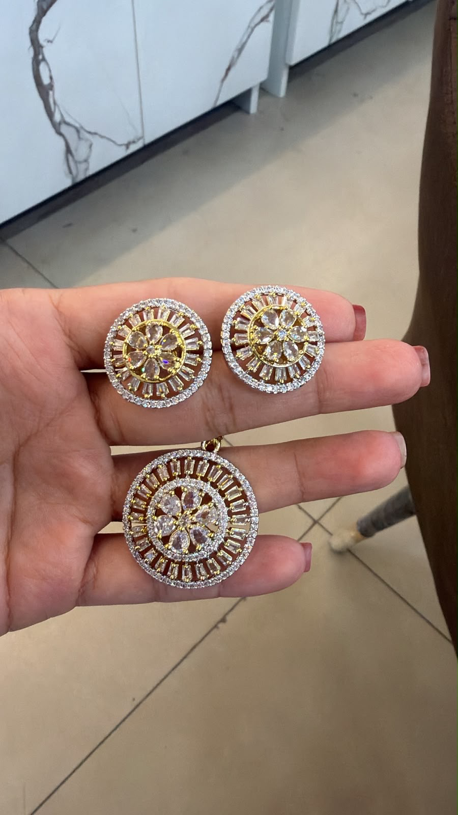 PENDANT SET - Pendants from BLINGARI luxury Indian fashion collection